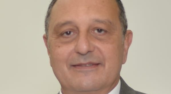 الطيار عمرو أبو العينين قائم بأعمال رئيس الشركة القابضة لمصر للطيران