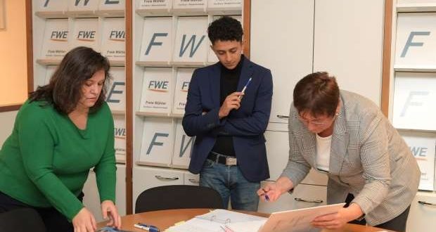 الهجرة تهنئ مصريا بألمانيا فاز في الانتخابات البرلمانية على مستوى الولايات