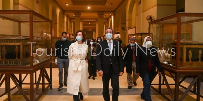 رئيس منظمة اليونسكو تصل مصر لحضور احتفالية موكب المومياوات الملكية