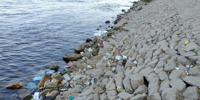 كورنيش النيل تحول لمقلب زبالة والإهمال والقمامة تحاصره في نجع حمادي