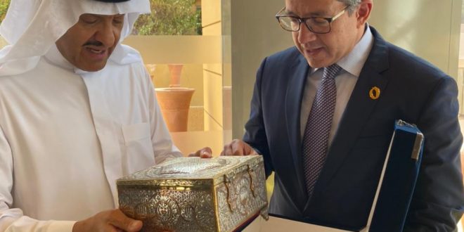 وزير السياحة والآثار يلتقي بالأمير سلطان بن سلمان بن عبد العزيز آل سعود