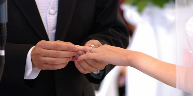 شركة يابانية تقيم حفلات زفاف على متن طائراتها