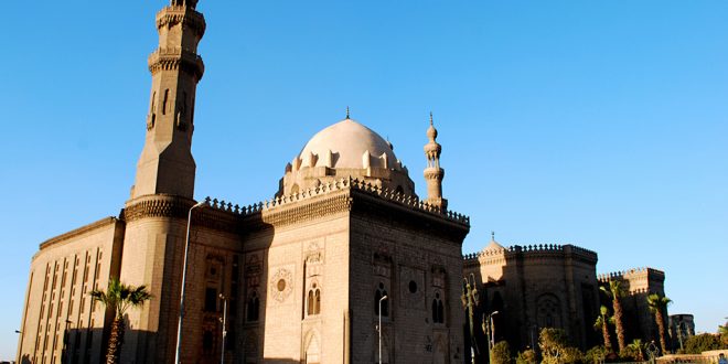 سقوط جزء من الرفرف الخشبي لقبة الفوارة بجامع السلطان حسن خلال الترميم
