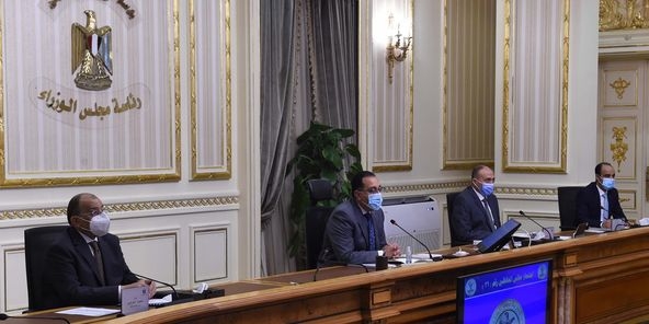 مدبولي يطالب بتطبيق إجراءات مواجهة كورونا بصرامة وفرض غرامات على المخالفين