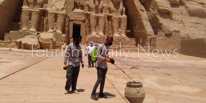 وزارة السياحة والآثار تشدد على تطبيق ضوابط السلامة الصحية وتطهير المتاحف