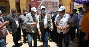 وزير الإسكان ومحافظ أسوان يتفقدان مشروع تطوير منطقة الصحابى غير الآمنة