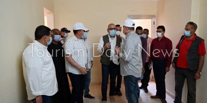 وزير الإسكان يتفقد مشروعات الشريط النهرى السياحى بمدينة أسوان الجديدة
