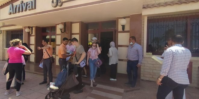 مطار مطروح يستقبل ثالث طائرة شارتر قادمة من كازاخستان على متنها 132 سائحاً