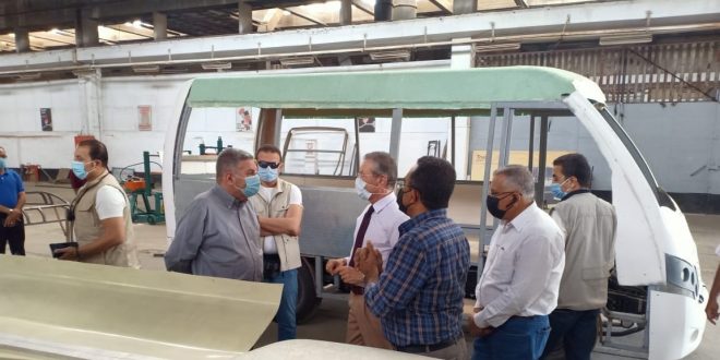 وزير قطاع الأعمال العام يتابع اختبار السيارة الكهربائية بشركة "النصر"