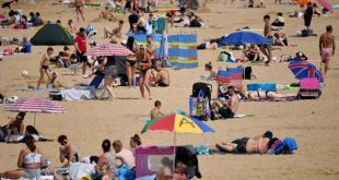 بريطانيا تسقط بعض دول المتوسط من قائمة السفر الخضراء وعودة سياحة الشواطئ