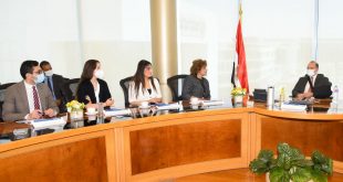 ليلى بنس تدير استثمارات أمريكية بنحو 2.2 مليار دولار تزور البورصة المصرية