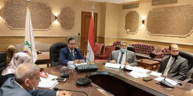 الجمارك : إعفاء العالقين من أى غرامات نتيجة التأخير بالموانئ الحدودية