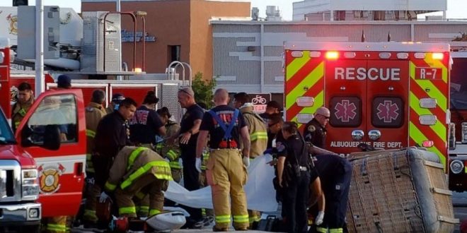 مصرع 4 سياح في تحطم منطاد وإصابة خامس وقطع الكهرباء عن ألباكركي بأمريكا