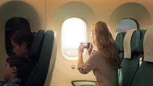 ركاب الطائرة عند كسر النوافذ