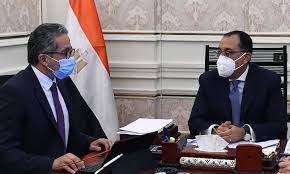 قانون المنشآت الفندقية وإنشاء غرف سياحية في اجتماع رئيس الوزراء بالعناني