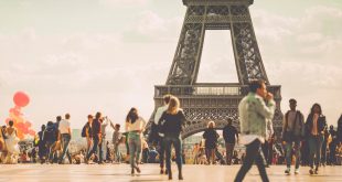 فرنسا تعيد فتح حدودها أمام المسافرين الدوليين غداً وتحدد 3 قوائم للتحصين