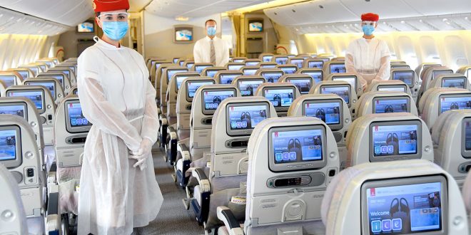 طيران الإمارات تتوقع سفر 450 ألف شخص عبر مركزها في دبي الشهر المقبل