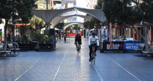 طفرة «دلتا» الأشد عدوى تعيد فرض قيود السفر على نطاق واسع رغم حملات التلقيح