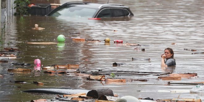 فيضانات الموت تقتل 108 أوروبيين.. وميركل : الحجم الحقيقي للكارثة غير معروف