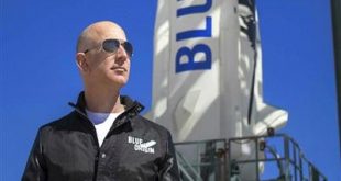 الملياردير جيف بيزوس يستعد لأولى رحلات شركته “بلو أوريجين” إلى الفضاء
