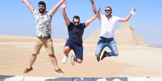 أهرامات الجيزة تستضيف وفد شباب اليونان وقبرص ضمن مبادرة إحياء الجذور