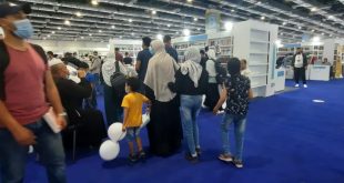اقبال كثيف لرواد معرض الكتاب .. الدورة 52 تحت شعار في القراءة حياة
