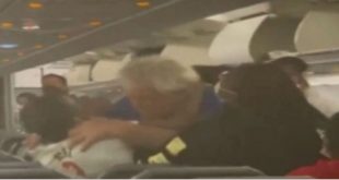 صراخ ورعب في مشاجرة باللكمات بين راكبين على الطائرة