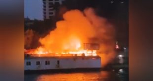 حريق هائل بباحرة سياحية على كورنيش النيل 10سيارات و6 لانشات تشارك بالإطفاء