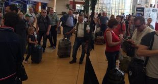 550 سائحاً على متن أول رحلة طيران روسية تصل لشرم الشيخ بعد توقف 6 سنوات