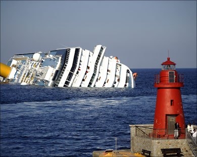 إنقاذ ركاب السفينة السياحية الغارقة في بحر إيجه