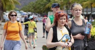 قنصل روسيا العام بالغردقة يطالب بتنظيم يوم لتبادل الثقافات بالبحر الأحمر