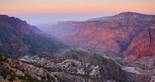 محمية ضانا بيئة خلابة تجمع الحياة البرية من 3 قارات بتضاريس مدهشة ومتعرجة