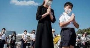 أقارب ضحايا أسوأ حادث طيران في العالم أودى بحياة 520 شخصا يحيون الذكرى 36