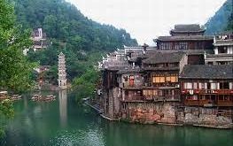 مقصد سياحي مشهور بمقاطعة هونان يرفع قيود المرور بعد احتواء وباء كوفيد-19