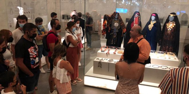 القومي للحضارة يستقبل الفوج السياحي لأول رحلة طيران عارض من أسبانيا للأقصر