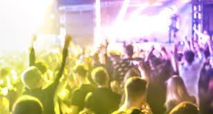 الشرطة الإسبانية تتبع الحفلات المحظورة بجزيرة إيبيزا للحد من إصابات كورونا