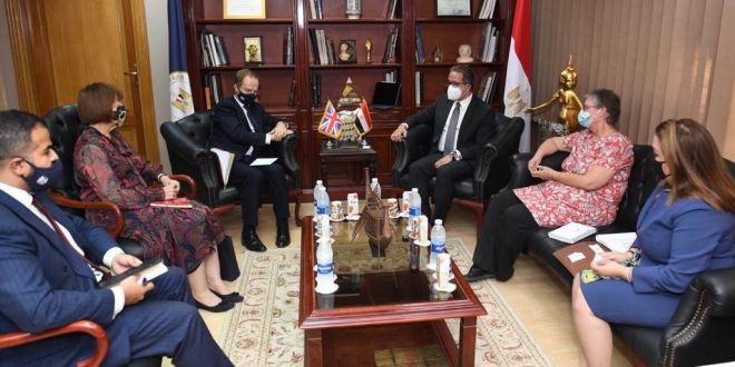 بعد رفع مصر من القائمة الحمراء.. العناني يبحث مع سفير بريطانيا تحريك الطلب