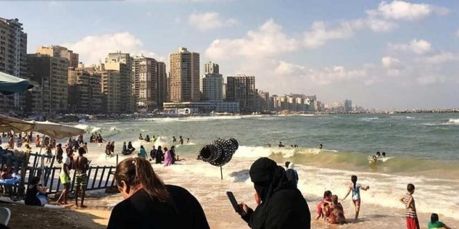 مصايف إسكندرية تكشف عدم استقرار حالة البحر وارتفاع الأمواج وتحدد 6 شواطئ