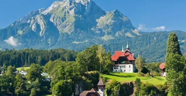 رومانيا تخالف الاتحاد الأوروبي وتخفف إجراءات السفر بنظام جديد في المطارات