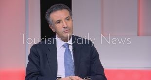 وزير السياحة والآثار نايف الفايز