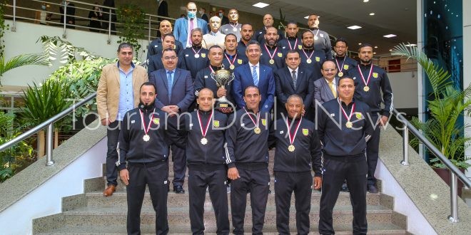 الدكتور شريف فاروق يكرم فريق البريد للمصارعة بعد حصوله على بطولة الجمهورية