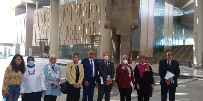 وفد وزارة التخطيط وبنك الاستثمار القومي يزور المتحف المصري الكبير