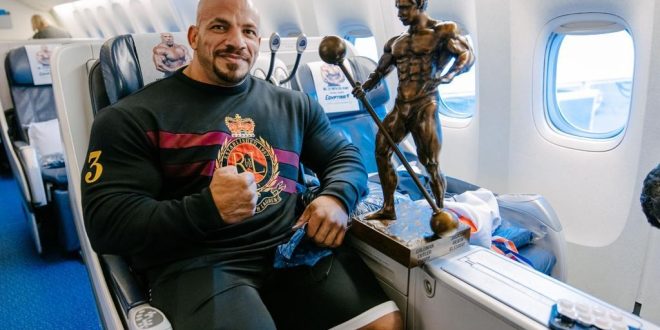 مصر للطيران تستقبل البطل العالمى "Big Ramy" بمطار جون كينيدي بنيويورك