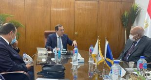 وزير البترول ييبحث مع رئيس "جيوشى موتورز" إنتاج مركبات غاز للنقل الجماعى