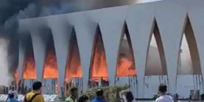 محافظ البحر الأحمر يكشف أسباب حريق قاعة مهرجان الجونة وخرزج جميع المصابين