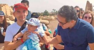 تغريدة لوزير السياحة والآثار من أجل "عيون رمضان" أصغر سائح في الأقصر