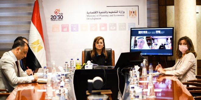 وزيرة التخطيط تبحث مع رئيس البنك الاسلامي مقر المكتب الاقليمي بمصر