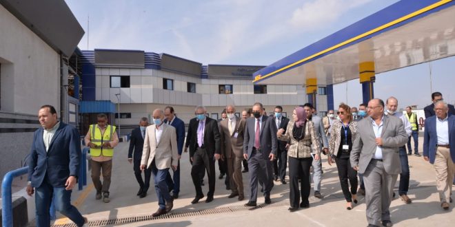 رئيس القابضة لمصر للطيران يتفقد مشروع مبنى الخدمات الأرضية الجديد