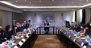 رئيس الوزراء يلتقي في باريس مجموعة من رؤساء الصناديق الاستثمارية والبنوك