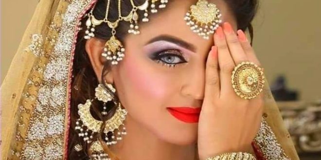 بعيداً عن أزياء الجونة .. الساري أقدم الملابس وأكثرها صموداً عبر التاريخ